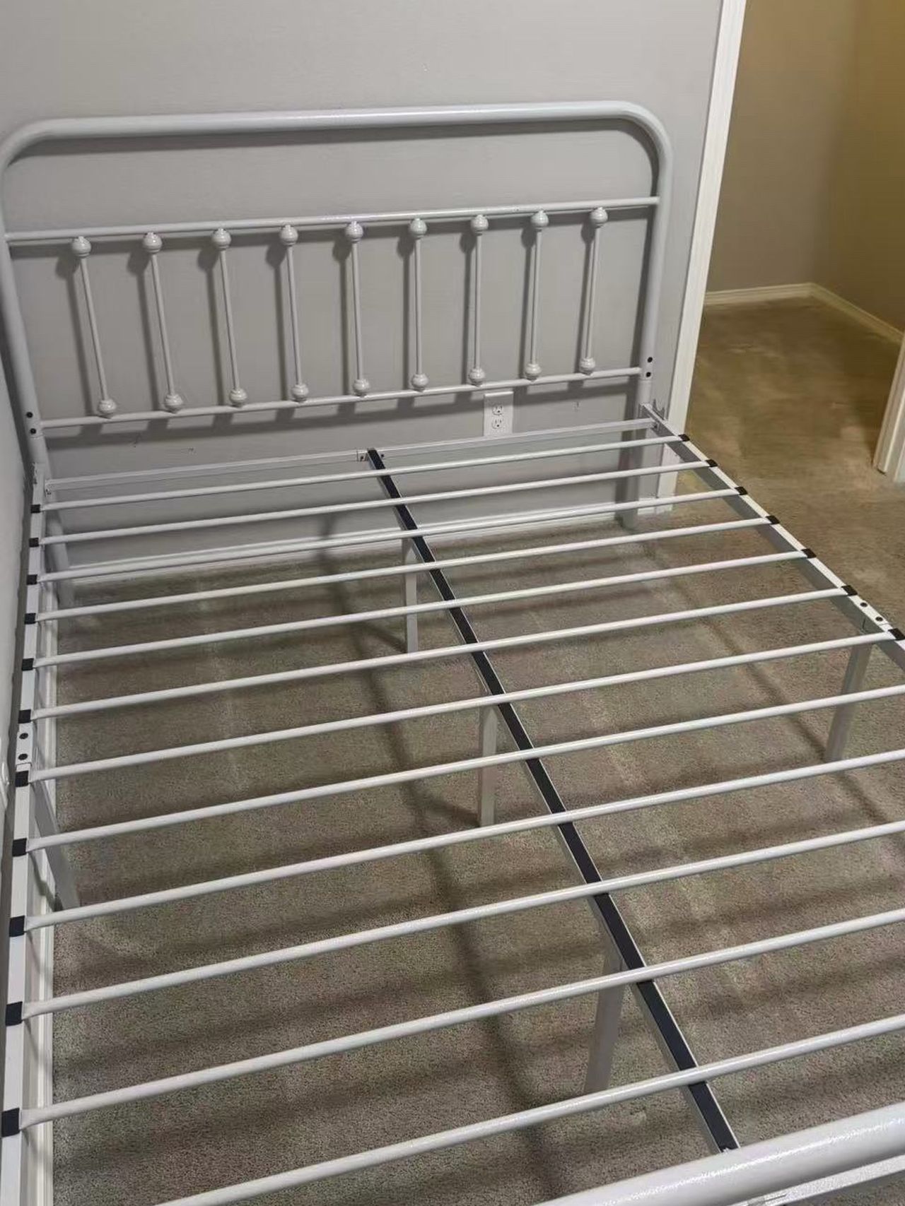 Queen Size Metal Bed Frame 