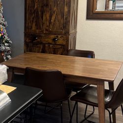 Table W /Chairs