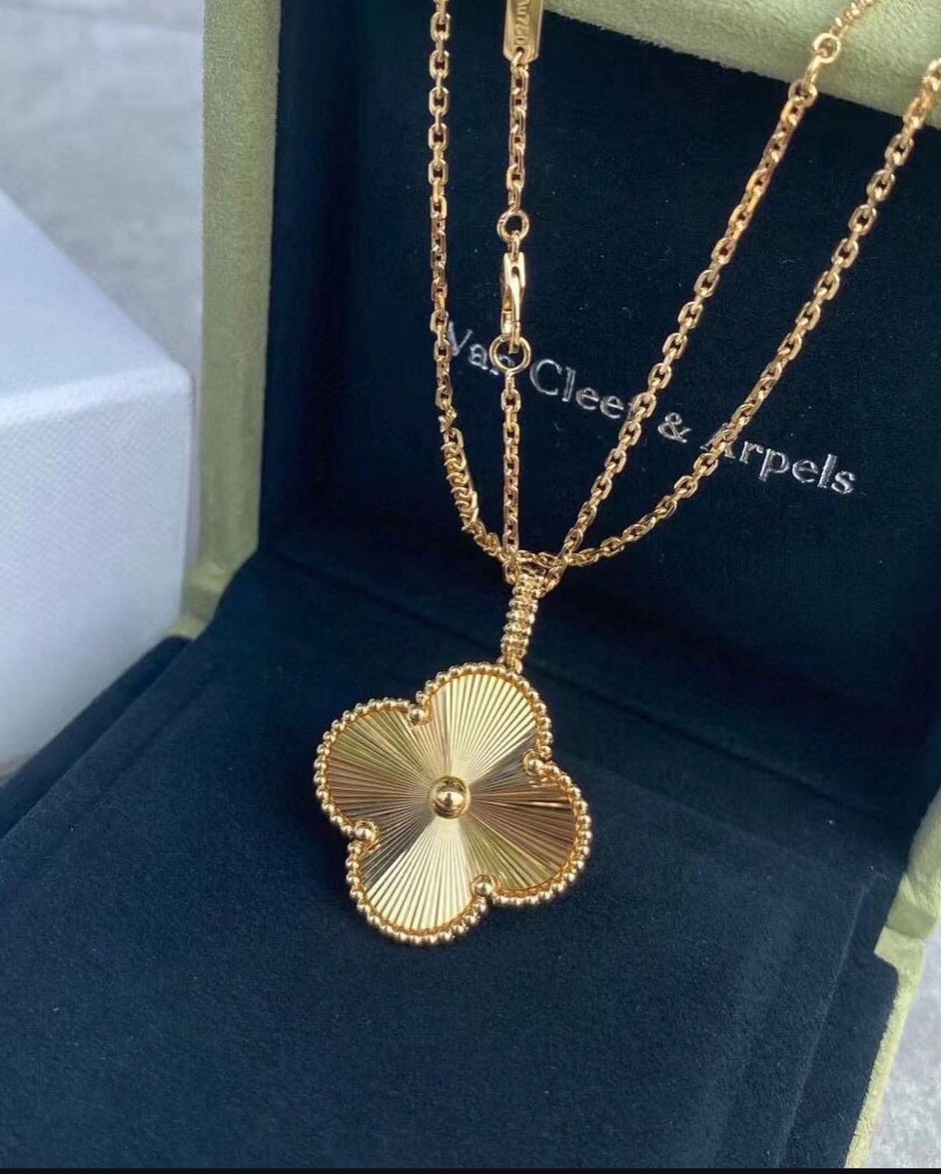 Necklace Van Cleef & Arpels. 💯