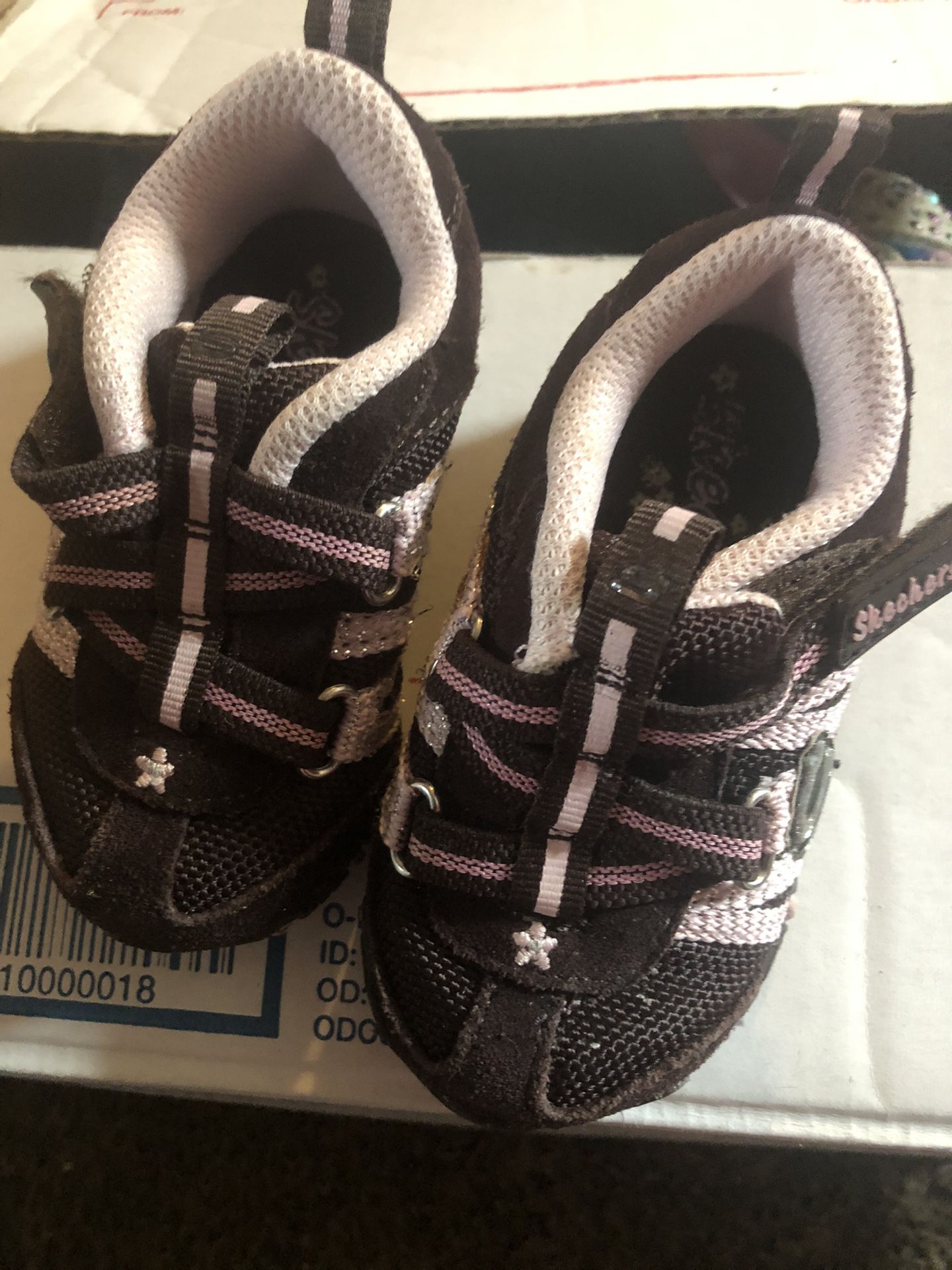 Skechers Leather Baby Girl Sneakers. Size 4C