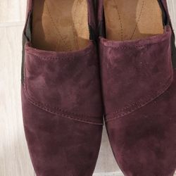 Clarks Womens 8.5M Daelyn Artisan Comfort Shoes Purple Suede Slip On Cushioned 