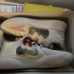 Kyrie Size 10. Brand New HMU For Offer