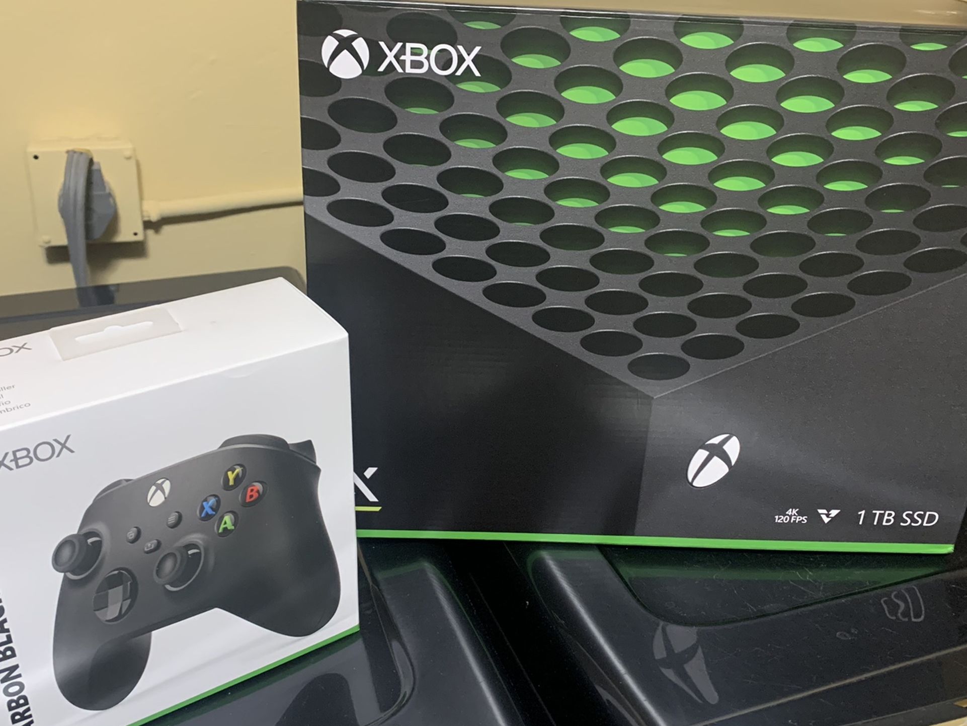 New Xbox Series X 1TB One Extra Controller Included