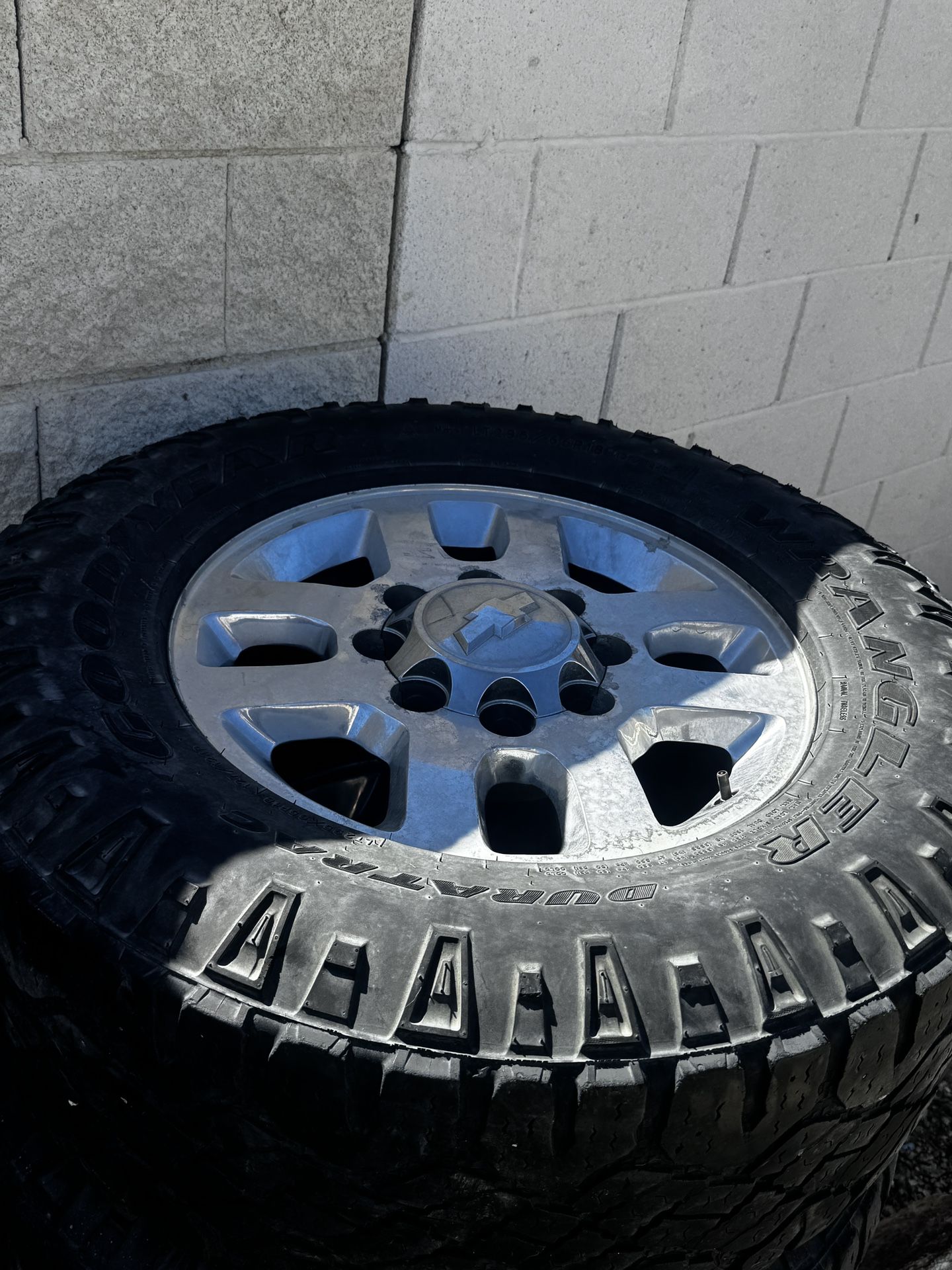 20152019 18x8 Chevrolet Silverado 3500 Aluminum Wheels And Tires for