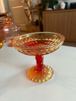Jeanette glass pedestal