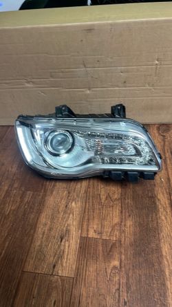 OEM  Chrysler 300 300C RH Passenger Halogen Headlight 2015-2017 (contact info removed)6AD