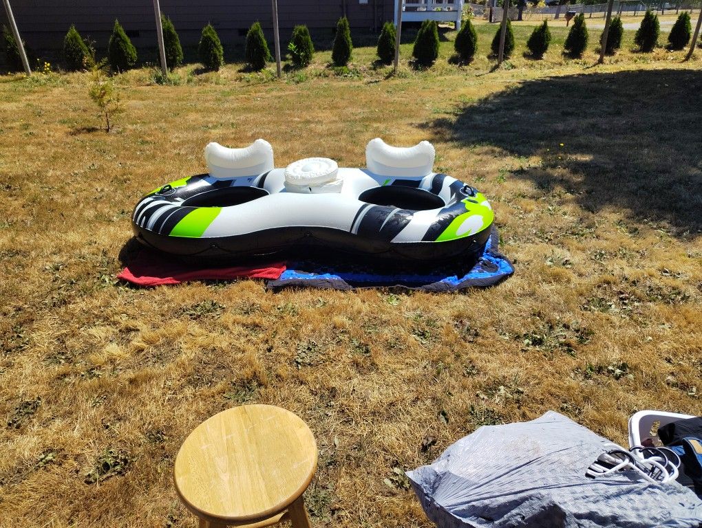 Two Person Inner tube With Center Cooler
