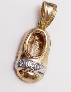 GORGEOUS DIAMOND AND 14KT SLIPPER PENDANT