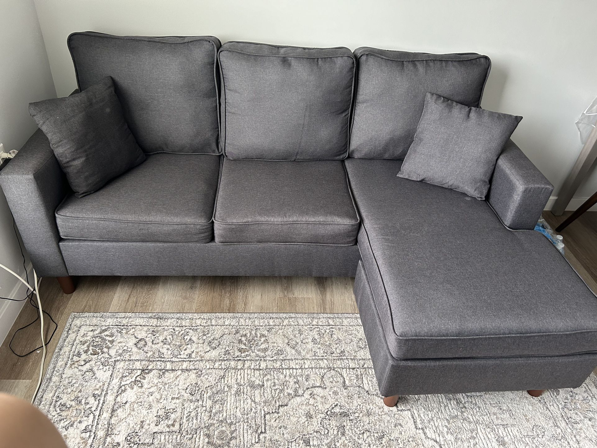 Sofa with chaise 