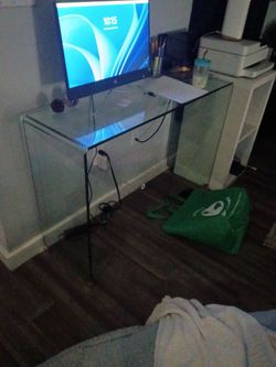 Glass table/desk