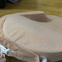 Breastfeeding pillow
