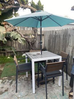 Outdoor Patio Set: table, chairs and umbrella (4 matching chairs) $160