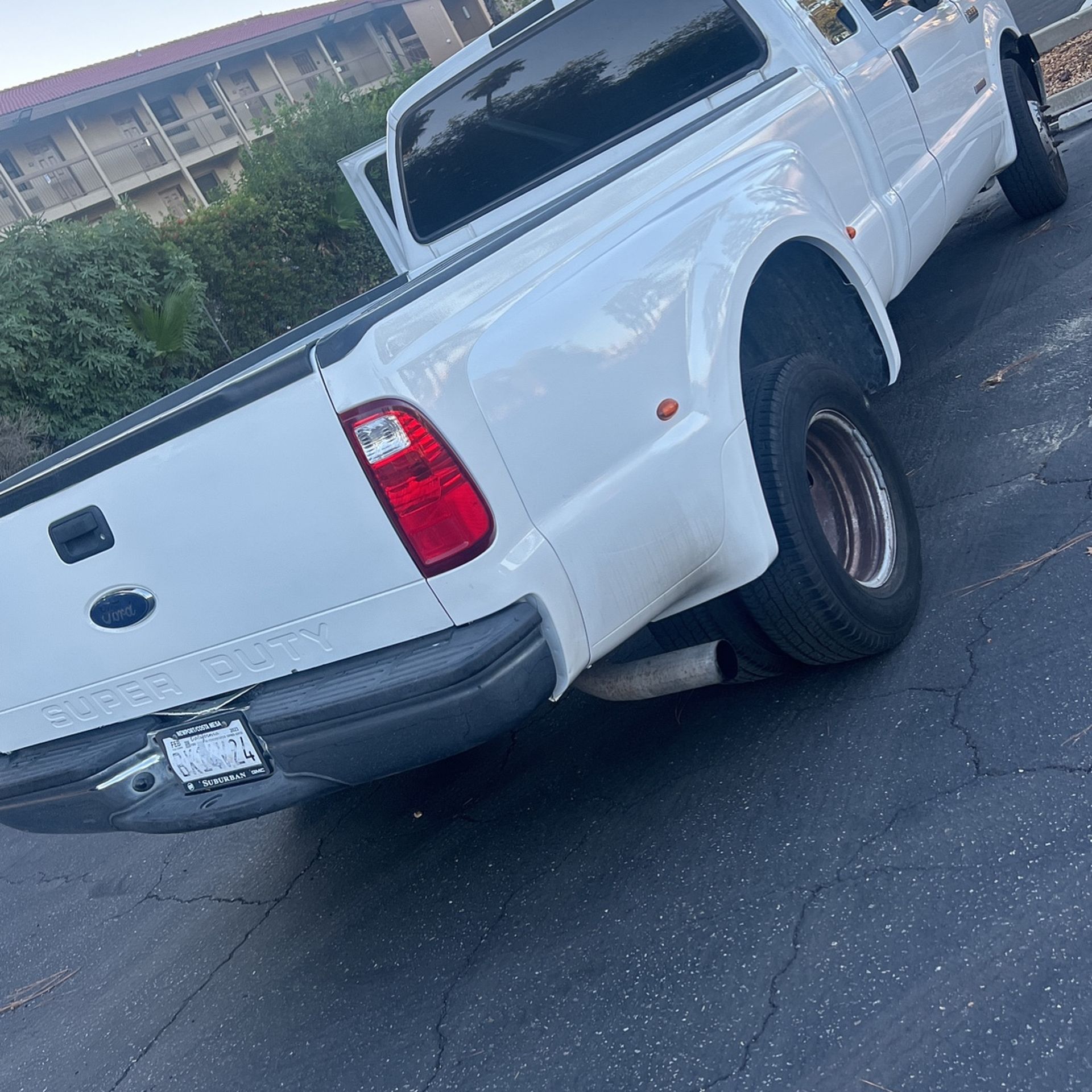 Ford F350 Dually Bed