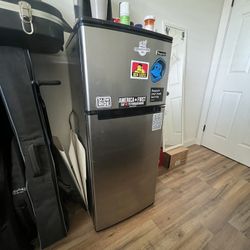 Mini Fridge 