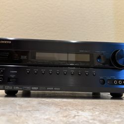 Onkyo - 700W 7.2-Channel A/V  Receiver