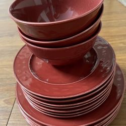 All These 15 Maroon Colour Pieces Ceramic Set for 6$ 