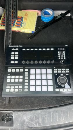 Native instruments Maschine studios