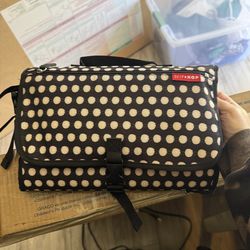 Skip hop extended polka dot changing pad