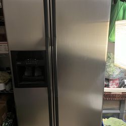 Whirlpool Gold 25.4 cu.ft Side By Side Refrigerator