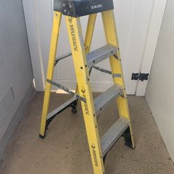 4 ft Husky Type IA Fiberglass Step Ladder 300Lbs Extra Heavy Duty - PRO GRADE