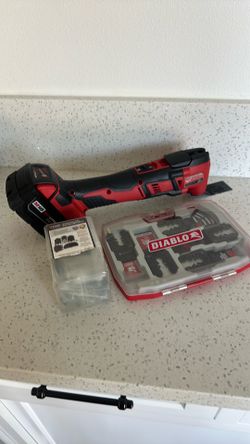 Milwaukee M18 Oscillating Multi-Tool 2626-20 + 20+ Blades