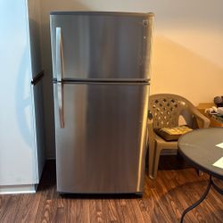 Sears Kenmore Refrigerator Like New