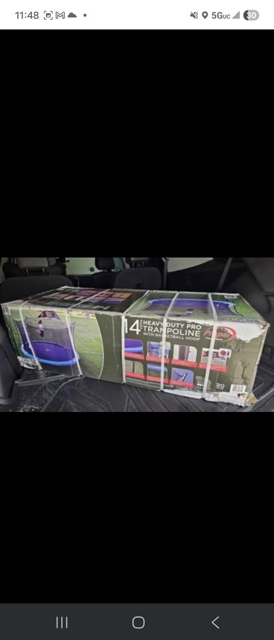 Trampoline 14' with basketball hoop