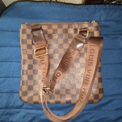  Designer "Authincated"Crossbody Purse