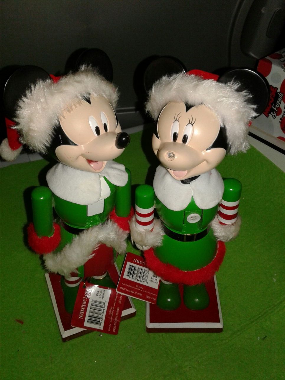NUCCRACKER CHRISTMAS MICKEY MINNIE NEW WITH TAGS SHE IS JUST MISING THE NOSE IS REPARABLE EASY FINDING LITTLE BLACK BALL AND GLUING IT,