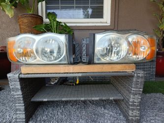 2003 - 2008 Dodge Ram 1500 Front Lights OEM
