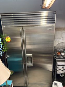 Sub zero Refrigerator 