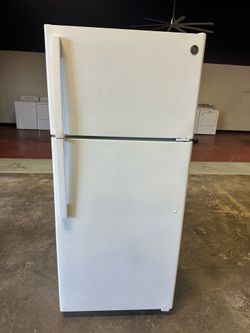 I sell General Electric brand refrigerator ❄️  ✅ In excellent condition  ✅ It works perfectly  ✅ Very clean and ready to use  ✅ 60 days warranty  ✅ Id