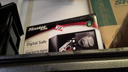 Digital safe box