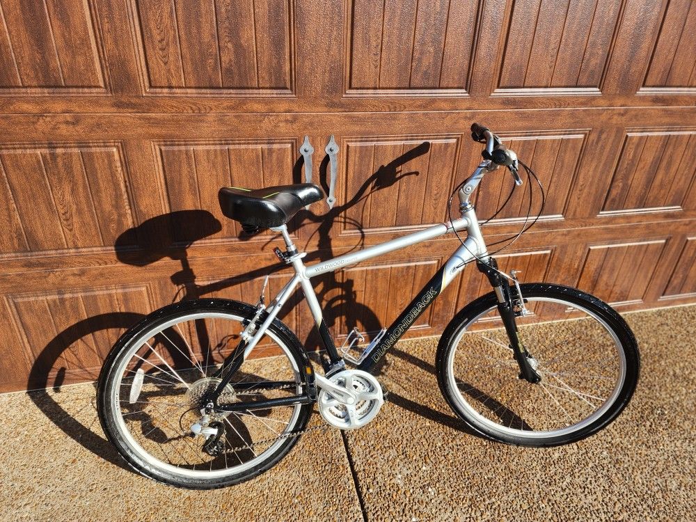 *** MENS HYBRID BIKE ***