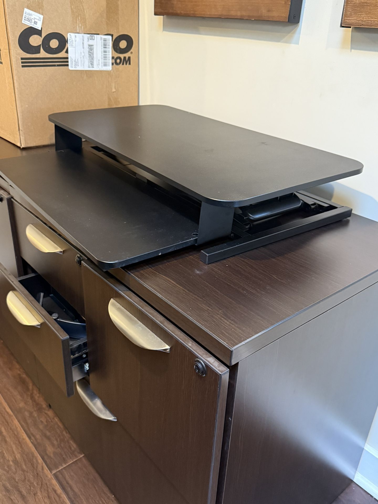 Standing desk converter