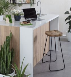 Rustic Wooden Bar Stool (1)- BRAND NEW & ASSEMBLED