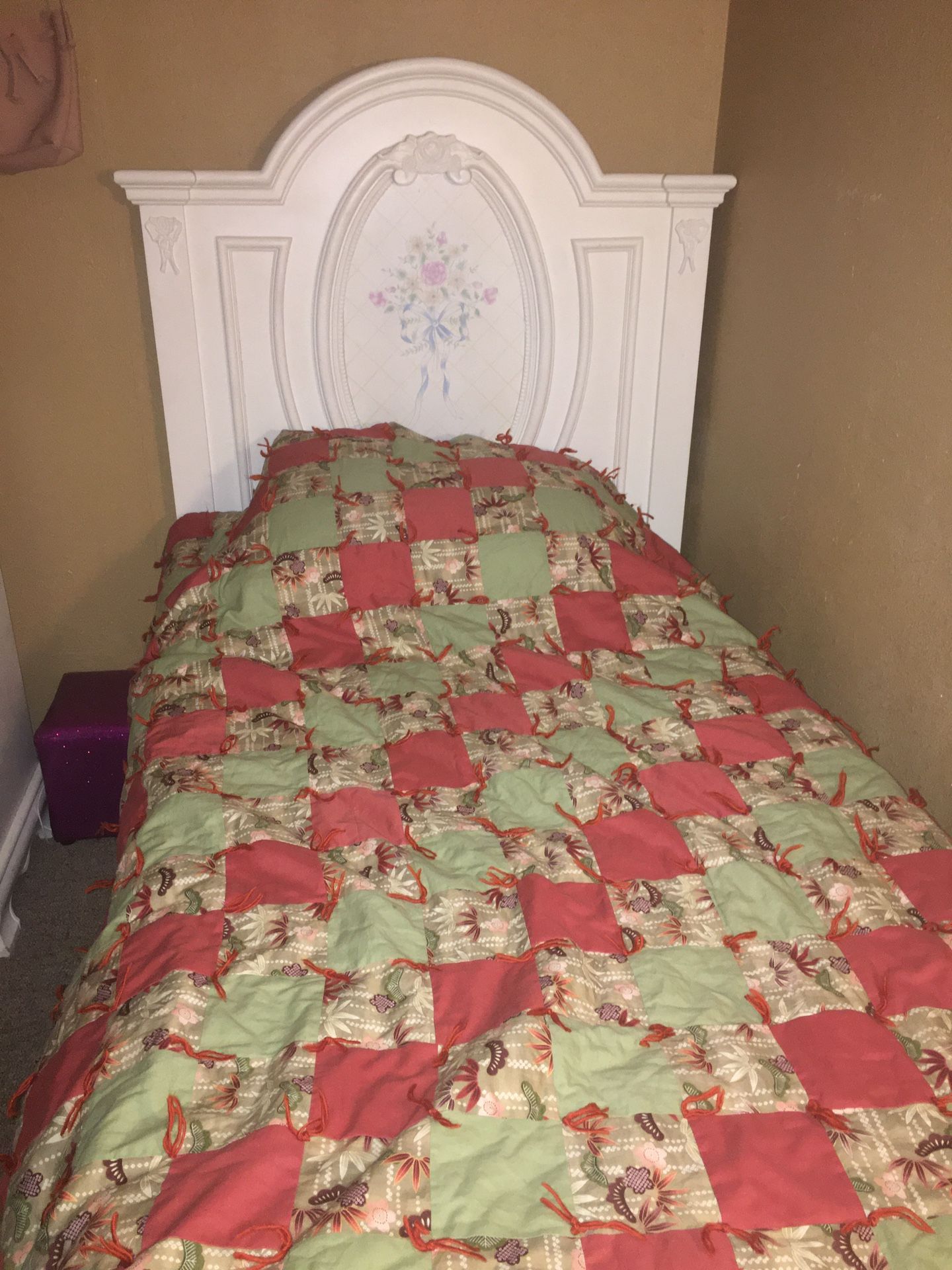 Twin size bed set