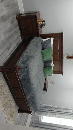 KING SIZE BED, 2 NIGHT STANDS & VANITY