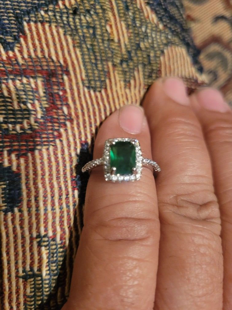 Man Made Emerald Sterling Silver Size 7