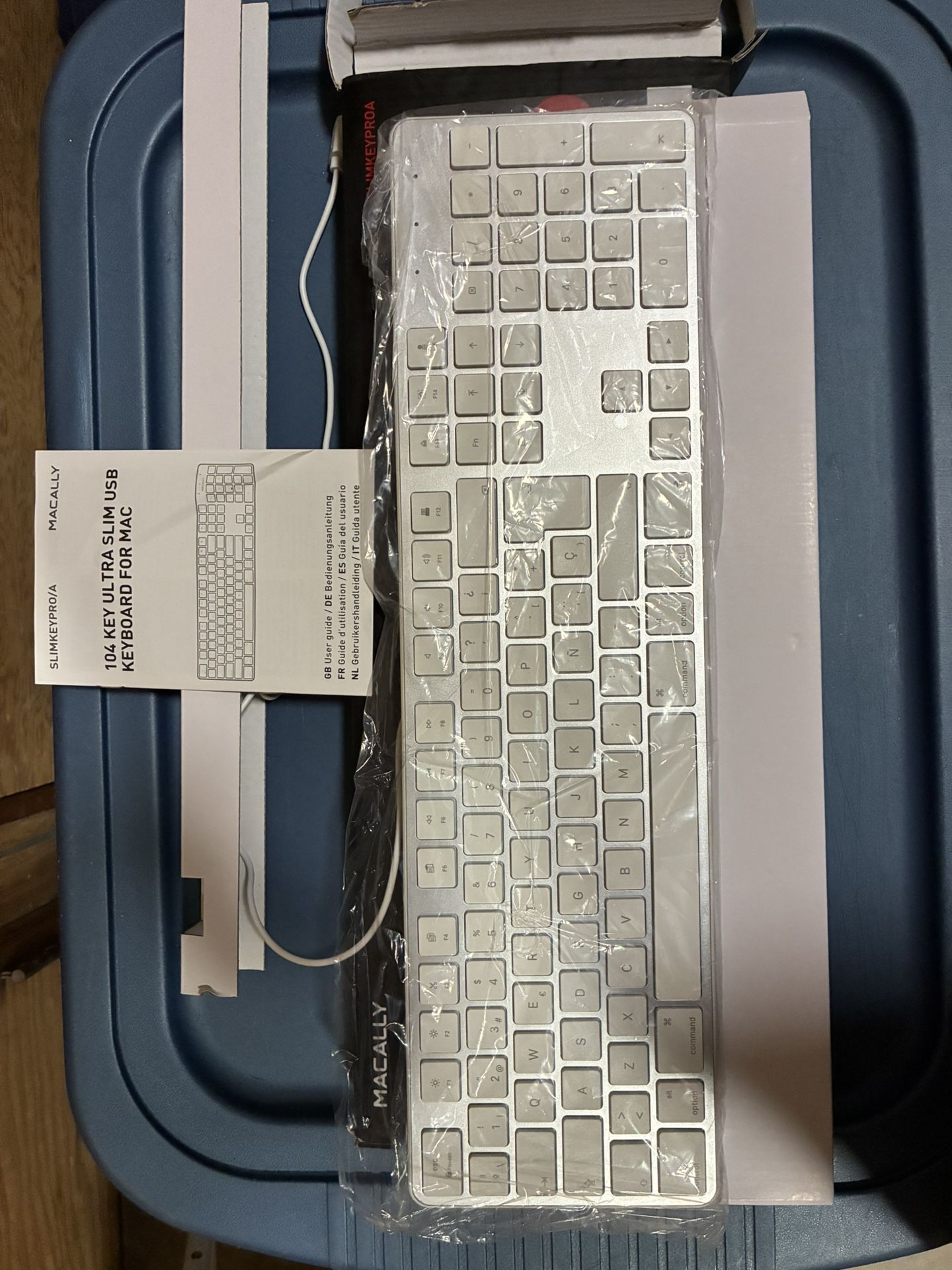 New. Macally Ultra Slim USB Keyboard. Teclado Español.