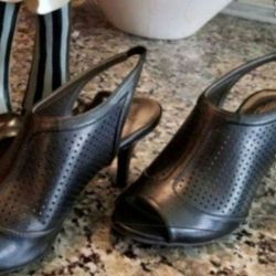 Black Sandal Memory Foam Heel - Size Ladies 7
