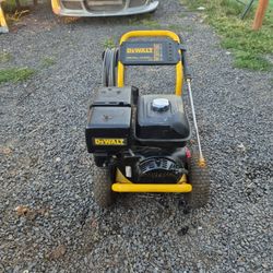 Dewalt Pressure Washer 3750 Psi. 4.0 Gpm. Come hose and gun.