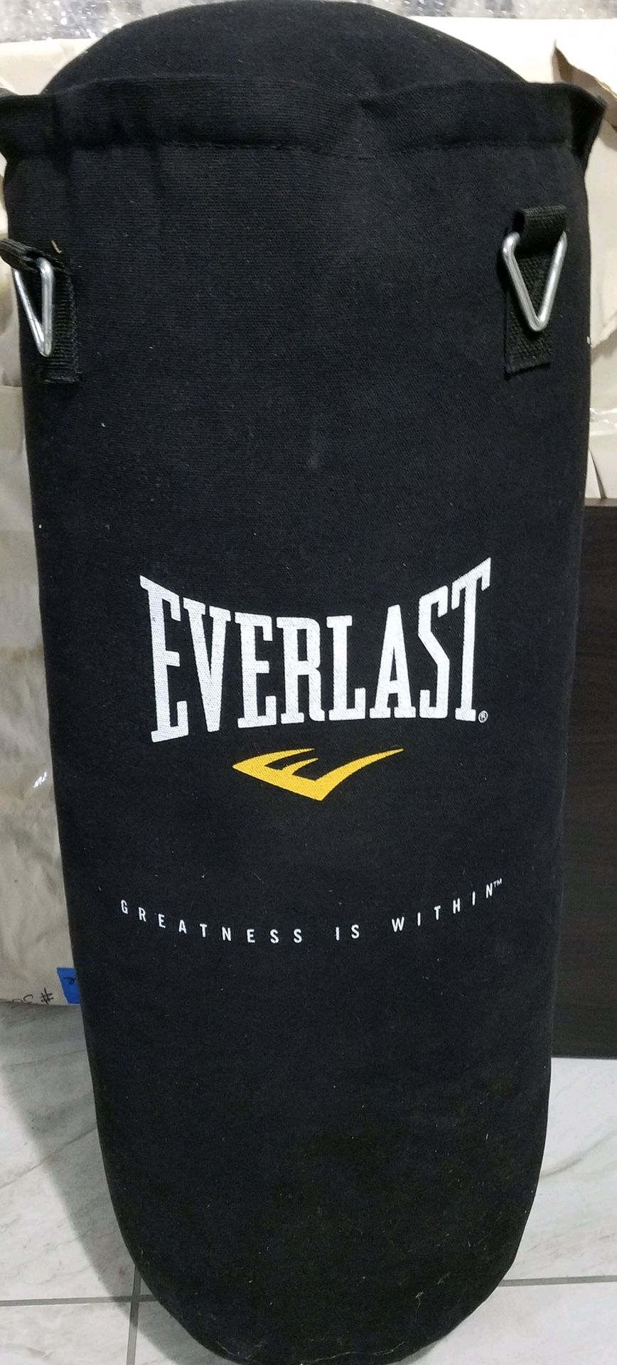 Everlasting punching bag, 70Lb nevatear heavy bag