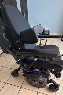 Quantum purple Electric wheelchair