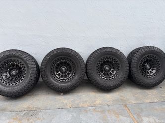 Set of 4 Wheels/Rims/Tires 18”Black Rhino