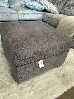 NEW Ottoman with 2 matching throw pillows