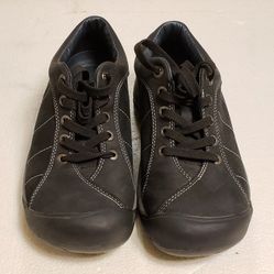 Keen new women's shoes size 6.5.