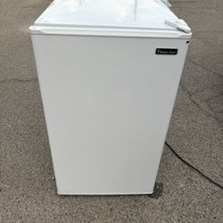 Magic Chef Mini Fridge 