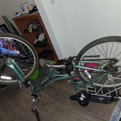 Bike Schwinn 18 Speed 26 Inch Wheel Bike 75$