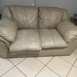 Comfortable Leather Loveseat Couch – Great for Living Room or Office